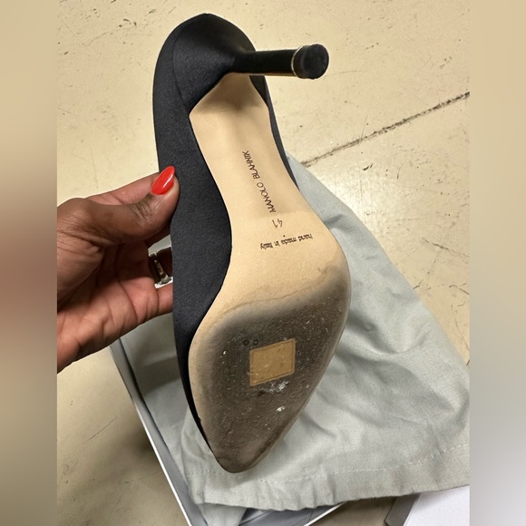 Manolo Blahnik Hangisi satin pumps - Picture 8 of 9